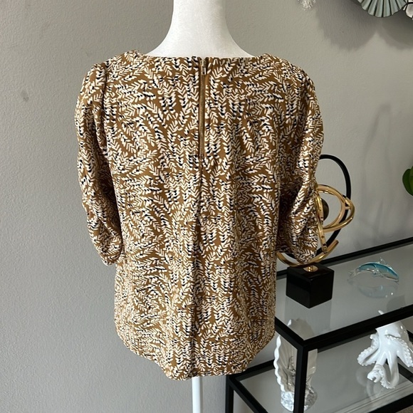 MELLODAY: NWOT Women’s brown round neckline blouse with white and black. Size M - Picture 2 of 15